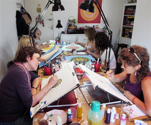 Uno de los talleres antiestrés dictado por Laura Podio