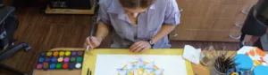 Lee más sobre el artículo ¿Cómo se trabaja en un grupo de arte terapéutico con mandalas?