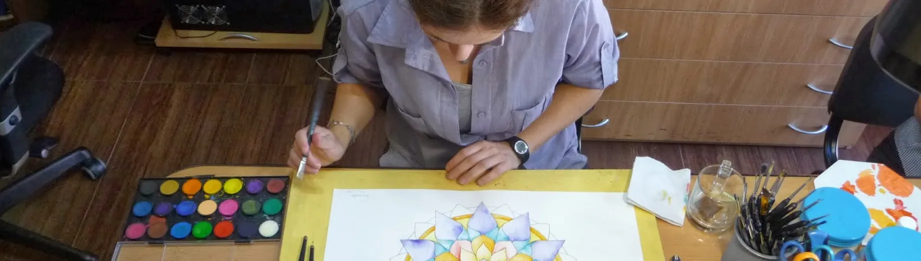 Lee más sobre el artículo ¿Cómo se trabaja en un grupo de arte terapéutico con mandalas?